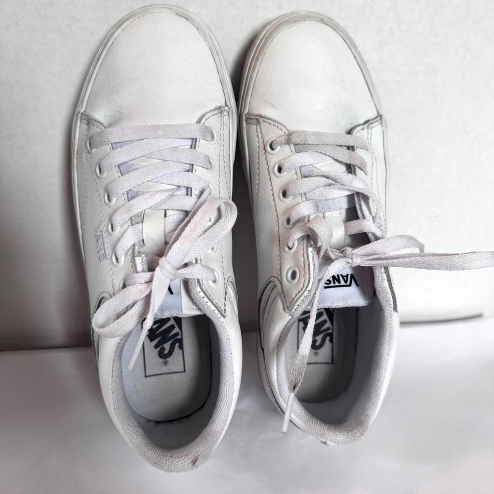 Vans Seldan Low Top Sneaker Womens 7.5 Leather White Casual Minimalist Basic